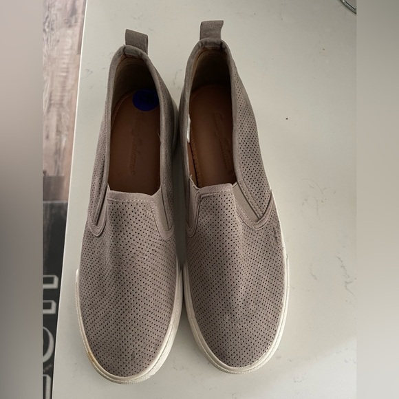Tommy Bahama Shoes - Picture 1 of 3